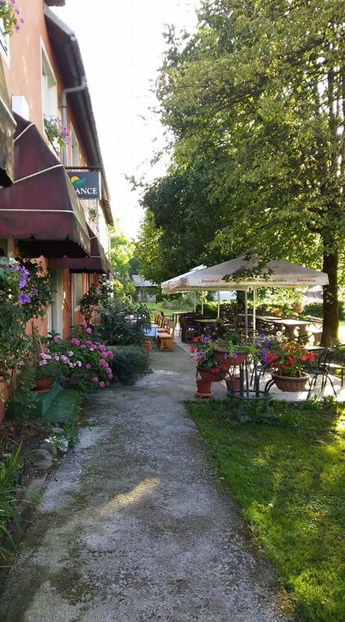 Hotel Mance Brod na Kupi Exterior photo