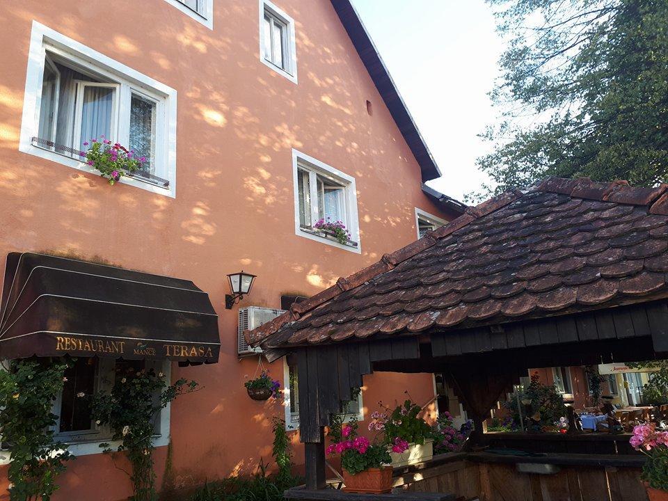 Hotel Mance Brod na Kupi Exterior photo